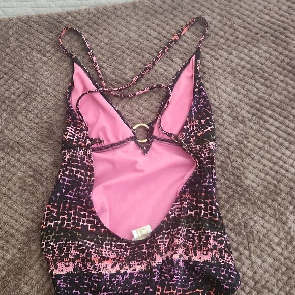 Leilani One Piece - Picture 5 of 10